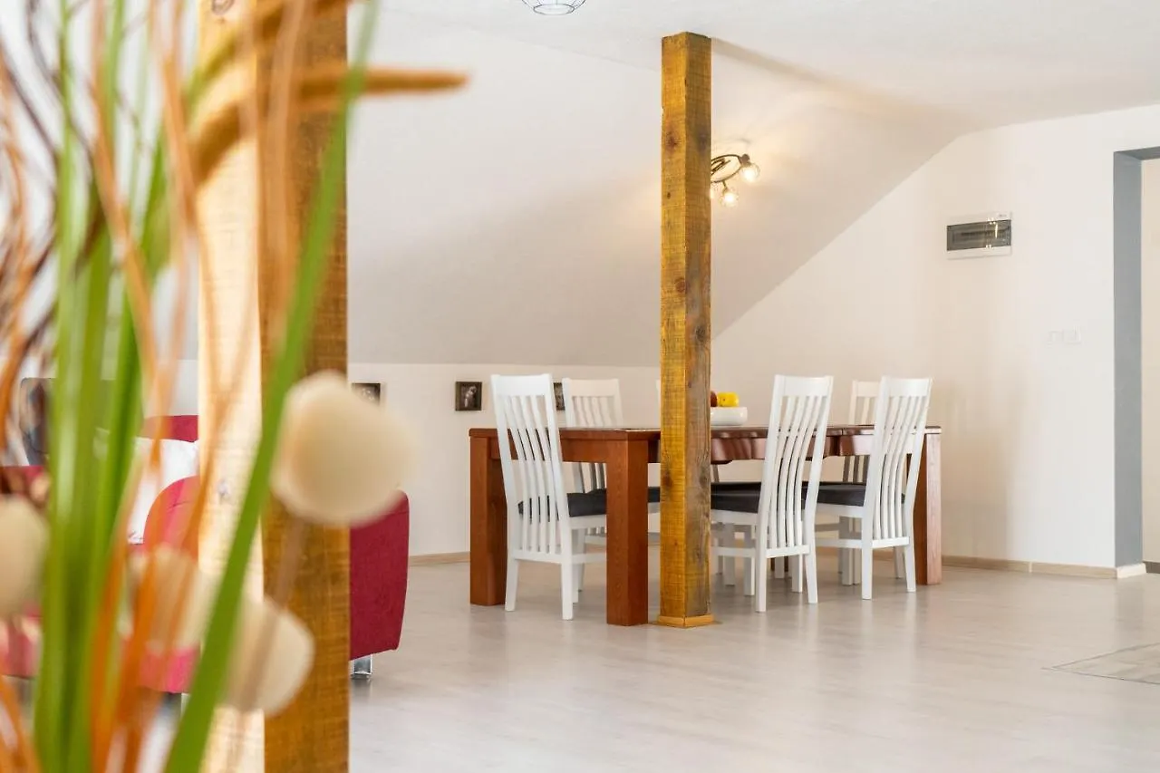 Holiday House Zrmanja Vrelo