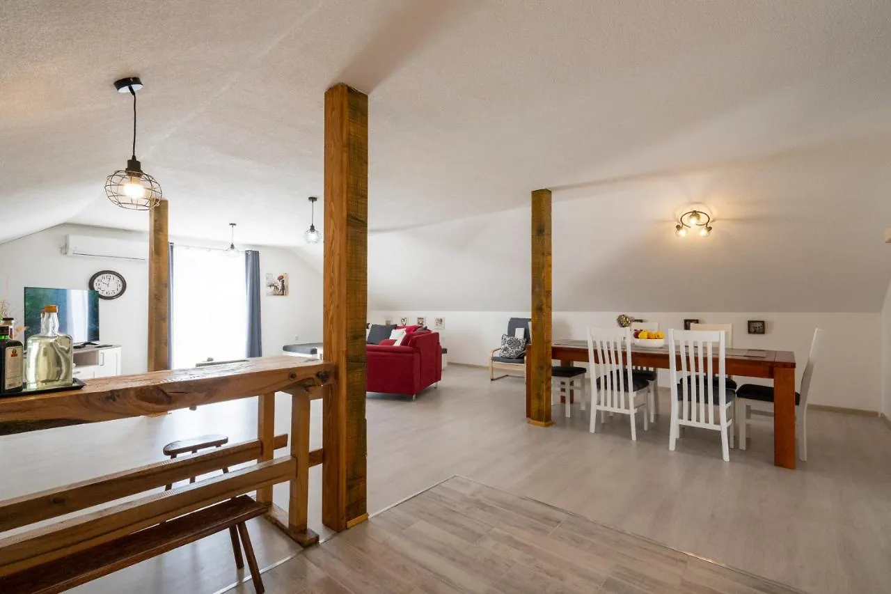 Сasa de vacaciones Holiday House Zrmanja Vrelo Krupa