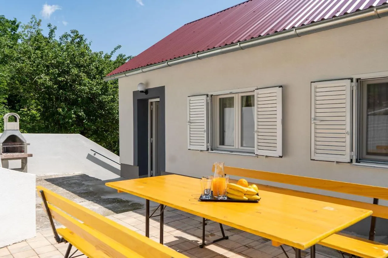 Сasa de vacaciones Holiday House Zrmanja Vrelo Krupa