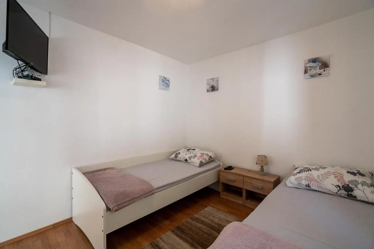 Holiday House Zrmanja Vrelo Krupa 0*,